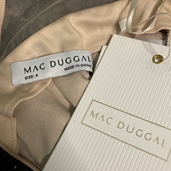 NWT Mac Duggal 50644 Lace Plunge Neck Short Puff Sleeve Trumpet Black Gown- Sz 4 - Picture 8 of 9